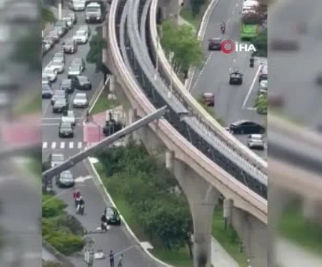 Kıl payı kaza: Sao Paulo'da monoray devrilen vince çarptı