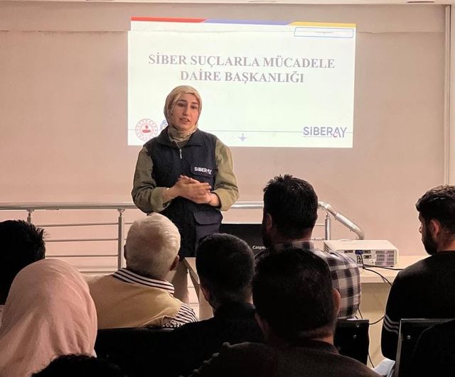 Kilis’te tercümanlı eğitimle yabancı misafirlere siber güvenlik anlatıldı