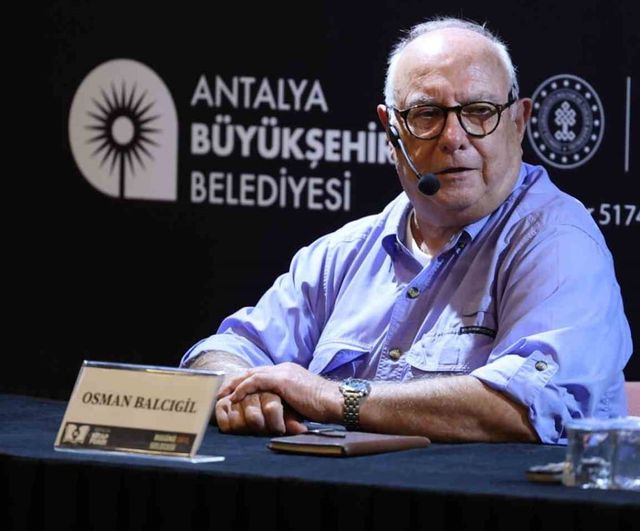 Kitapseverler yağmura rağmen 16. Antalya Kitap Fuarı'nda buluştu