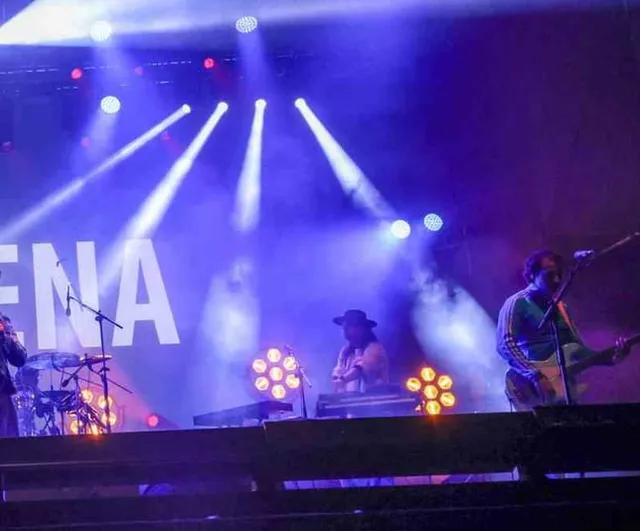 KoçFest Akdeniz kampüsünde: öğrenciler Athena şarkılarına eşlik etti