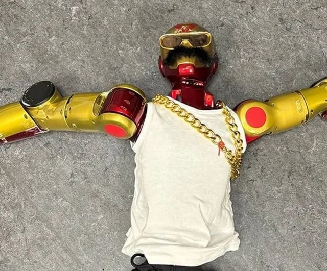 Köln'de bagajdan çıkan robot taciz iddiasıyla incelemeye alındı