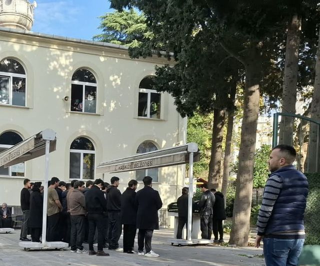 Konserde yaşamını yitiren Mahmud Sami Ramazanoğlu Sahrayıcedid Camisi'nde toprağa verildi