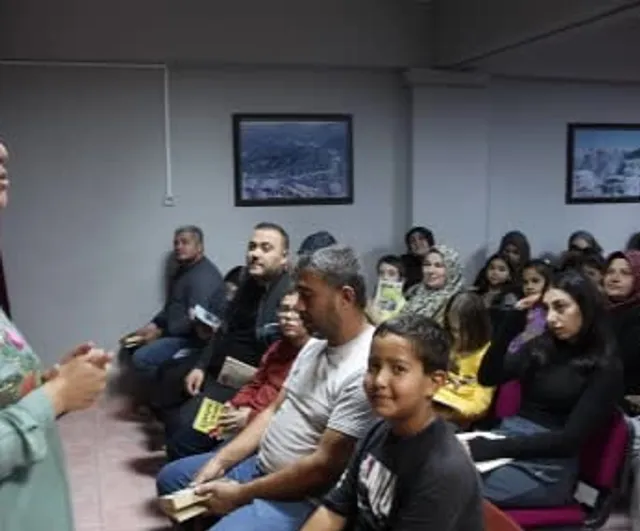 Kozan’da salonu sessizliğe boğan kitap saati: aileler ekranı kapattı