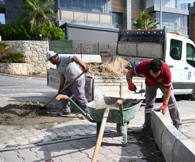 Kuşadası'nda yol seferberliği: 12 bin metrekare parke işi tamamlandı