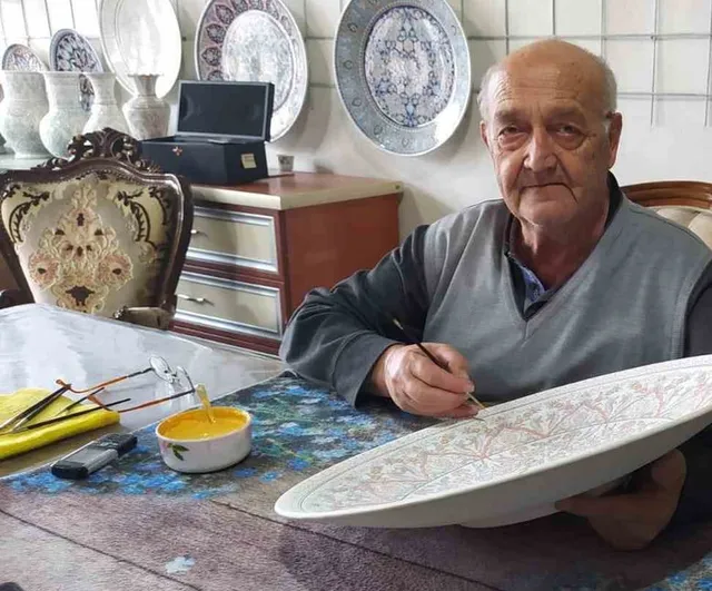 Kütahya çinisine damga vuran Hamza Üstünkaya ölümünün ilk yılında anıldı