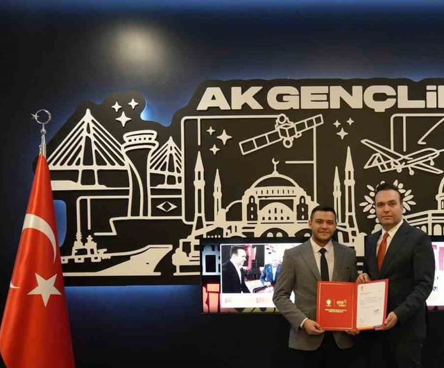Kütahya gençlik kollarında yeni dönem: Oğuzhan İnce görevi devraldı
