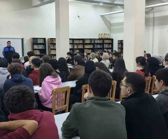 Lise öğrencilerine uygulamalı trafik ve güvenlik eğitimi