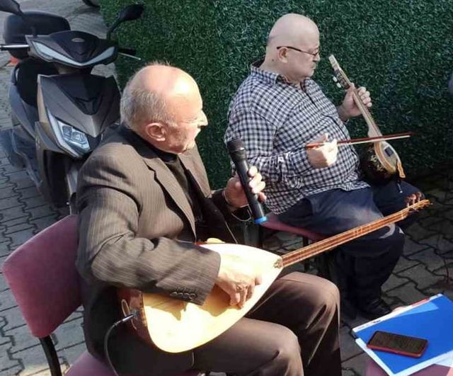 Mahalli sanatçılar Çaycuma'da üç saatlik ücretsiz konser verdi