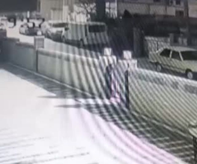 Maltepe'de 7 katlı binanın üçüncü katında ani çöküş güvenlik kamerasına yansıdı