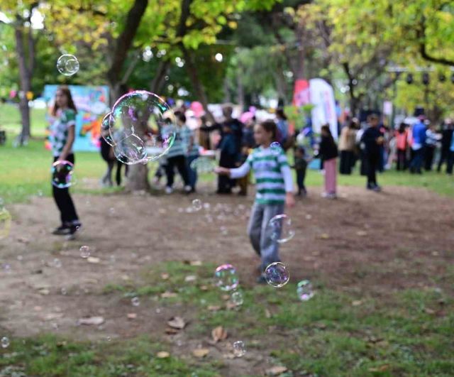 Manisa'da Umut Vagonu 3. gönüllü festivali çocuklara öğrenme ve eğlenceyi bir arada sundu