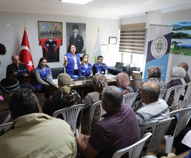 Marmaris Hisarönü'nde Sağlık İçin Sahadayız ekibi meme kanseri farkındalığını artırdı