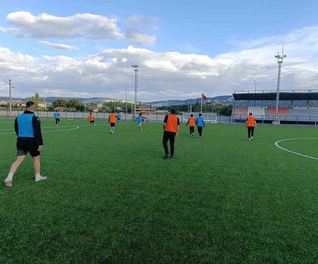 Mavi-beyazlar hedef büyüttü: Selendi Belediyespor sezon hazırlıklarına başladı