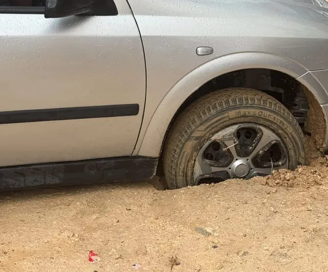 Mazıdağı'nda sağanak sonrası çamur ulaşımı aksattı