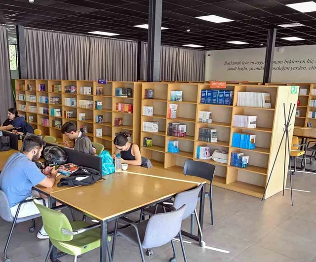 Mersin'de öğrenciliği kolaylaştıran kapsamlı hizmet ağı