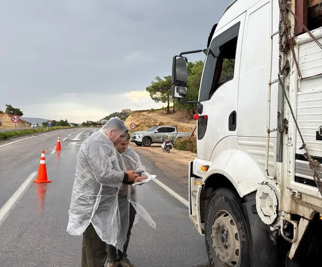 Mersin'de yağmura rağmen sıkı denetim: orman emvali taşıyan araçlar kontrolden geçti