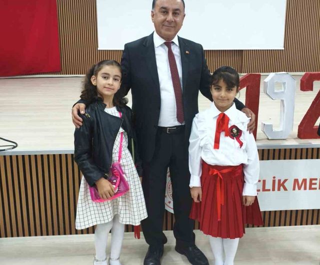 Miniklerin coşkusu Eleşkirt’te cumhuriyeti renklendirdi