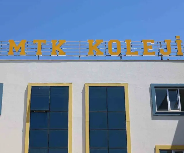 Muğla'dan Moskova'ya: iki lise öğrencisinin antibiyotiğe alternatif projesi