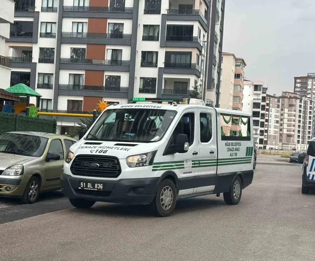 Niğde'de çatı katında ölü bulunan genç kadının ölümü inceleniyor