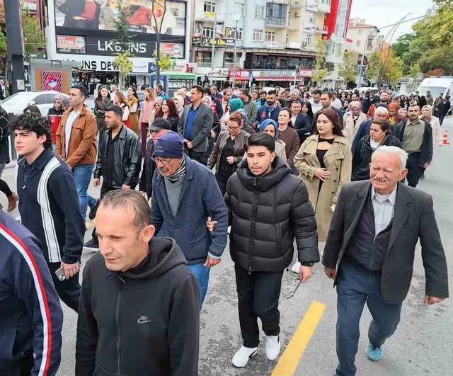 Niğde'de yaşlılar yürüyüşte deneyimlerini gençlerle paylaştı