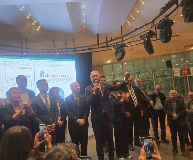 Nihat Yeşiltaş yeni parti bursa il başkanlığında güven tazeledi
