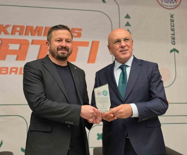 Öğrencilerle buluşan milletvekilleri Türkiye yüzyılı hedeflerini paylaştı