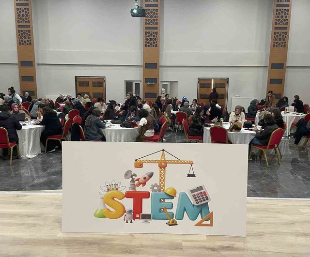 Öğretmenler yenilikçi STEM projeleri geliştirmek için Düzce'de bir araya geldi