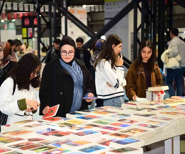Okurlardan övgü: Malatya kitap fuarı yeniden canlanmanın simgesi
