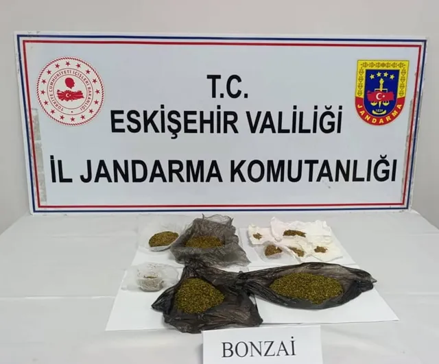 Önleyici devriyede dikkat çeken araçta 174 gram bonzai bulundu