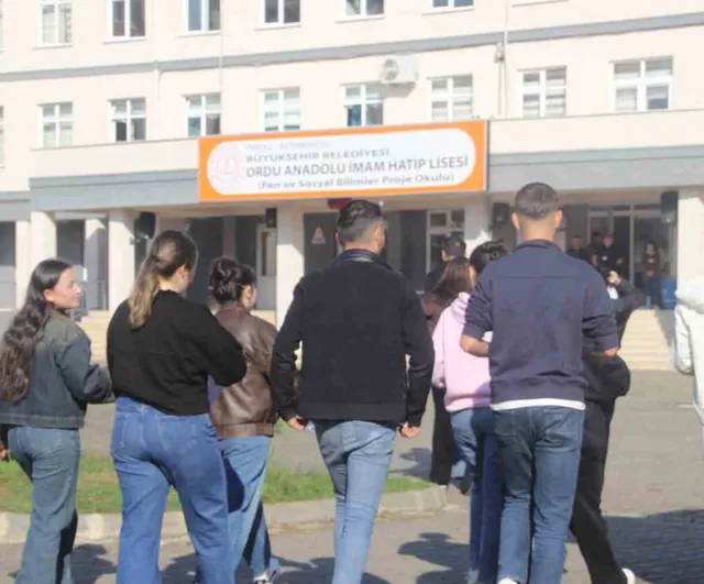Ordu’da son saniyede yetişen adayların sınav koşusu