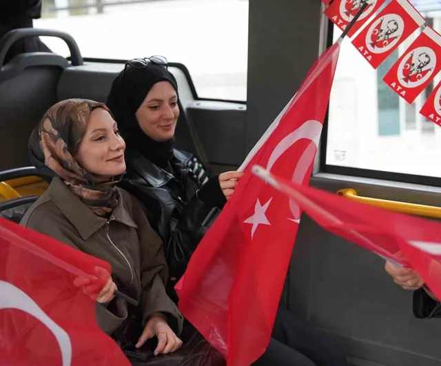 Otobüste 29 Ekim'de beklenmedik Cumhuriyet coşkusu