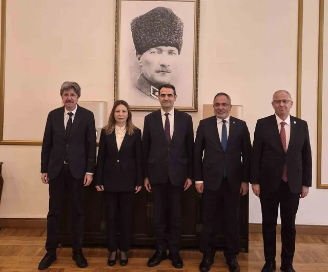 Pekin'de üniversitelerarası iş birliği kapıları aralandı
