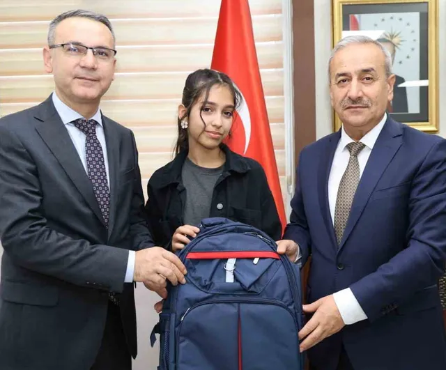 Safranbolulu genç sanatçı cumhuriyet resim yarışmasında Türkiye birincisi