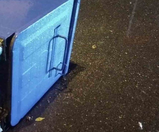 Sağanak yağış Üsküdar'da cadde ve sokakları nehre çevirdi