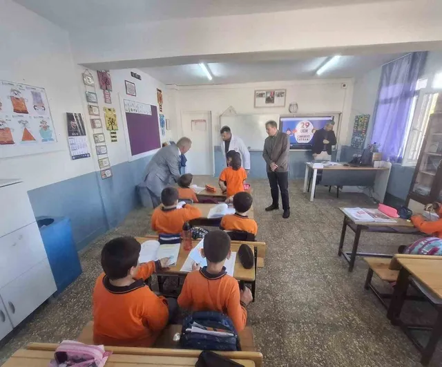 Sarıgöl'de eğitimde mesai: Demirtaş Çavuşlar'da öğretmenlerle buluştu
