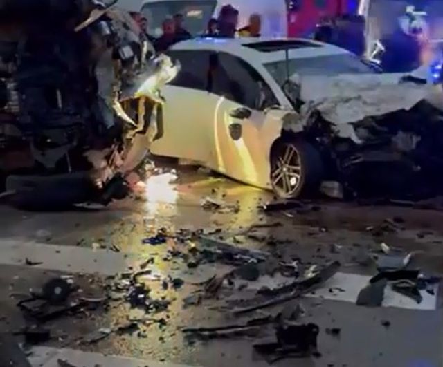 Seleci kösetol'de kafa kafaya çarpışma: hurdaya dönen araçlardan iki sürücü ağır yaralandı