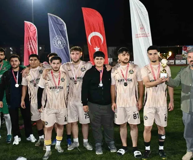 Silopi'de cumhuriyet kupası futbol turnuvası tamamlandı