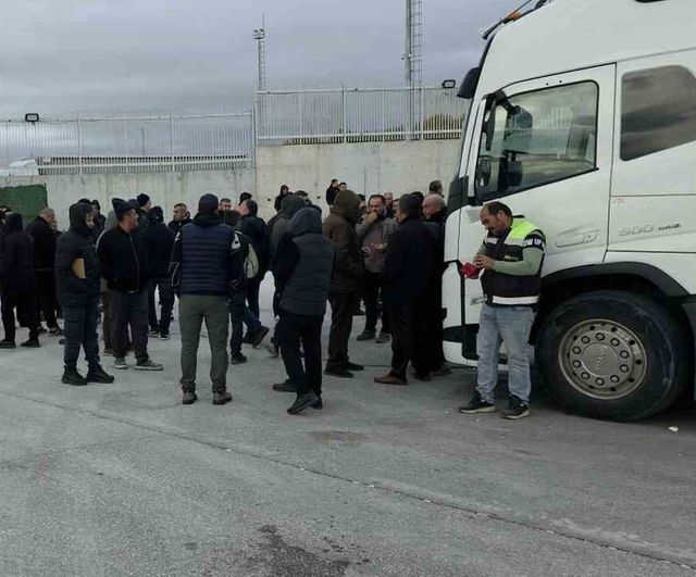 Sınır kapılarında bekleyiş: tır şoförleri vize ve oturum uygulamalarını eleştirdi
