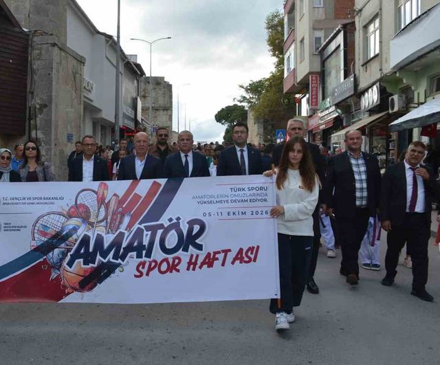 Sinop'ta gençlerin kortejiyle amatör spor haftası törenle başladı