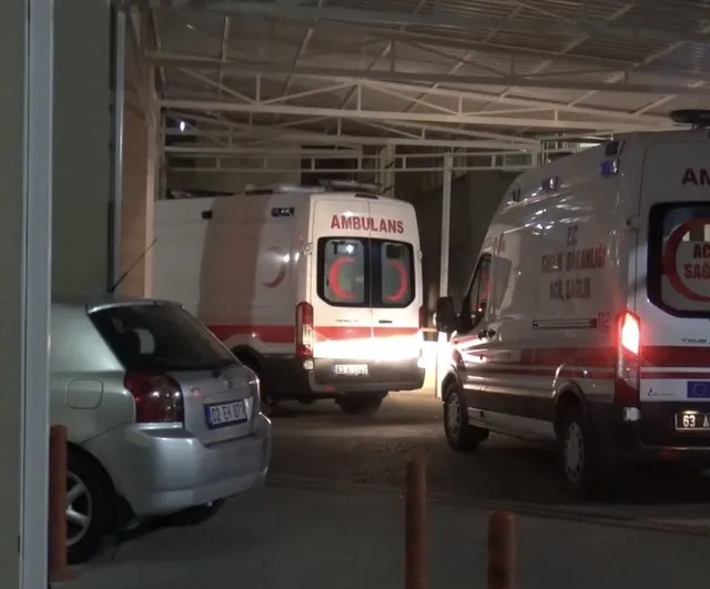 Siverek-Şanlıurfa yolunda direksiyon kaybı: otomobil şarampole yuvarlandı, üç yaralı