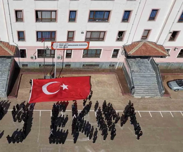 Siverekli lise öğrencilerinden 29 Ekim koreografisiyle birlik vurgusu