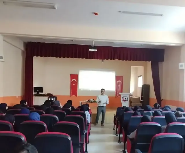 Son viraj: 12. sınıflara YKS ve tercih yol haritası sunuldu