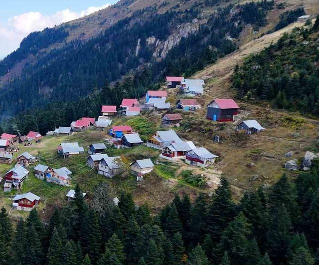 Sonbaharın paletiyle 2 bin metreye: Yurt'tan Aşağı Karadere'ye yürüyüş