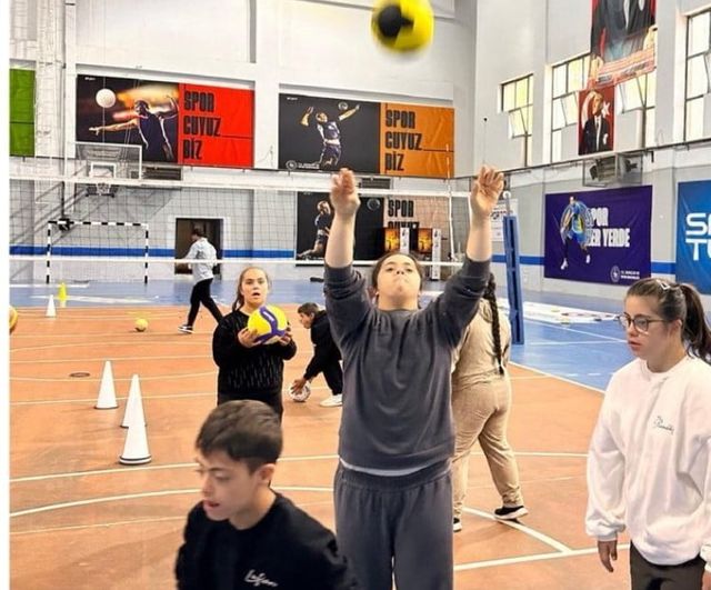 Sporla engelleri kaldırdılar: Şırnak'ta özel bireyler bir araya geldi
