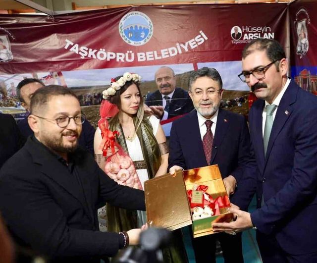 Taşköprü sarımsağı başkentte bakanın ziyaretinde öne çıktı