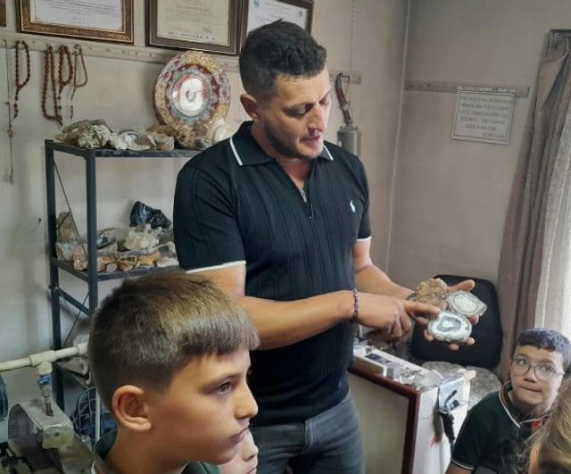 Tavşanlılı gençler taşın kayadan sanata dönüşünü atölyelerde izledi