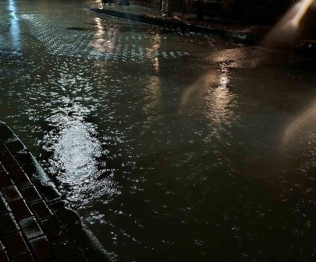 Tekirdağ'da sağanak günlük yaşamı aksattı, bazı sokaklar suyla kaplandı