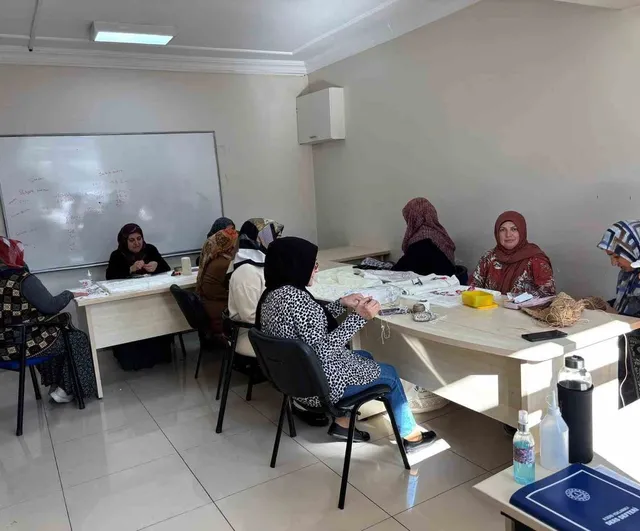 Tercan'da Halk Eğitim Merkezi'nde 112 kursiyerle eğitim sürüyor