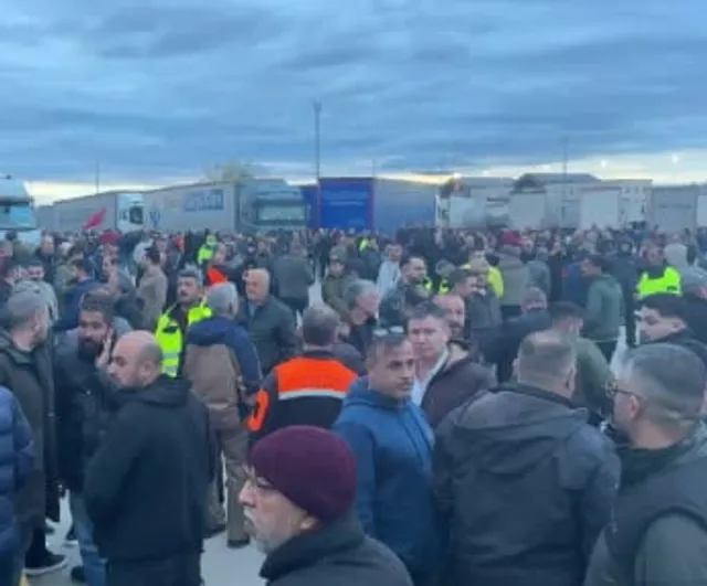 Tır şoförleri Schengen mağduriyeti nedeniyle Avrupa geçişlerini durdurdu