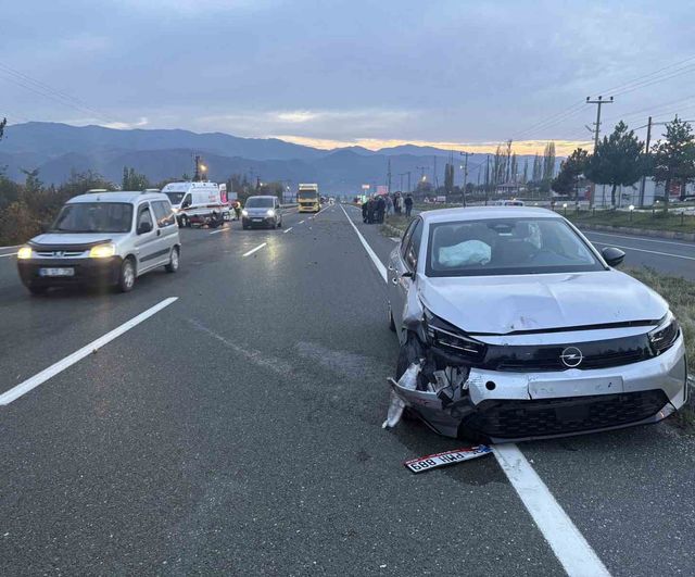 Tosya'da sepetten saçılan elmaların gölgesinde kaza: motosiklet sürücüsü yaralandı
