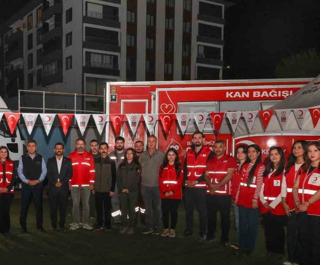 Tunceli'de kan verenlere fidan hediyesi yoğun ilgi çekti